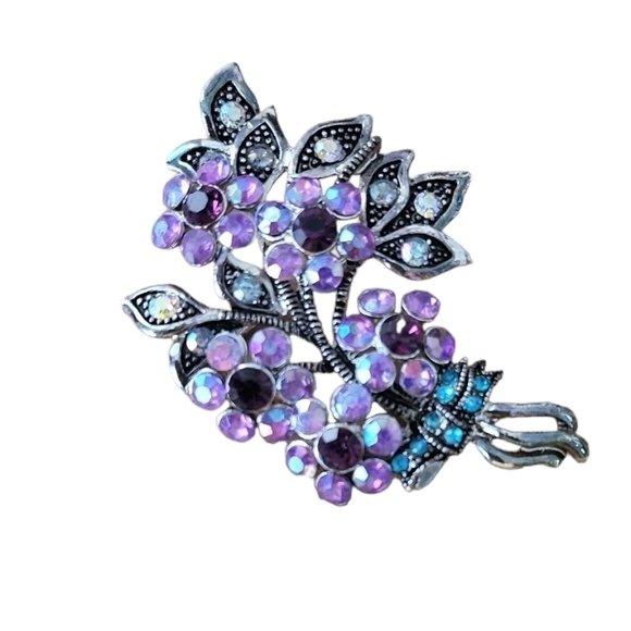 Vintage 2005 AVON Sparkling Purple & Lavender Flower Pin Mint Condition with Box - Picture 1 of 5